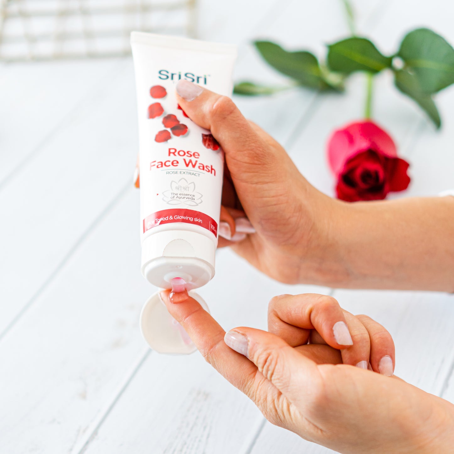 Veido prausiklis Rose, Sri Sri Tattva, 100ml